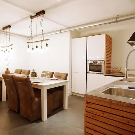 Two Tulips Dutch Retreat Hillegom